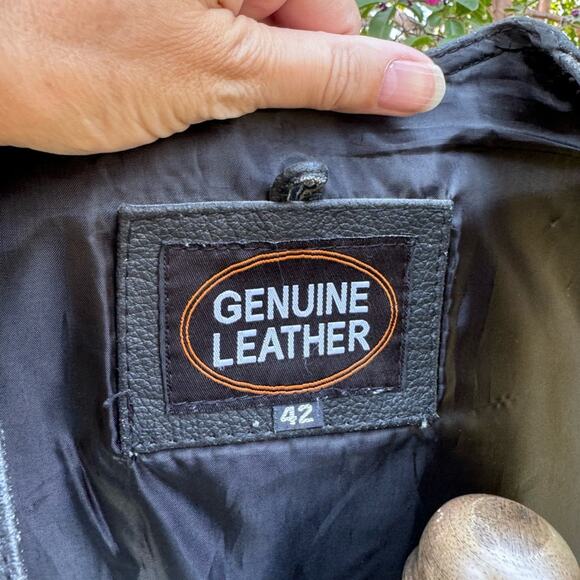 Genuine Leather Motorcycle Vest Sz 42 W/ Harley-Davidson POW Veteran Patches - Picture 11 of 14